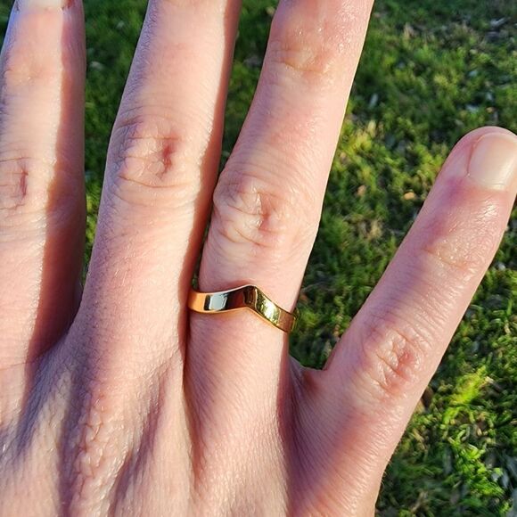 Gold Flat Chevron Curved V Ring - Picture 10 of 11